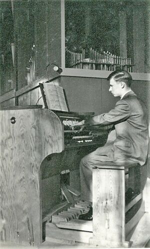 München-Sendling, St. Heinrich (Zweite Nenninger-Orgel3).jpg