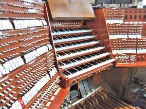Mainz-Dom (Kemper-Orgel, Generalspieltisch).JPG