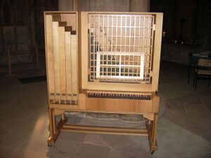 Marburg, Elisabethkirche, ehemaliges Chorpositiv bis 2006.jpg