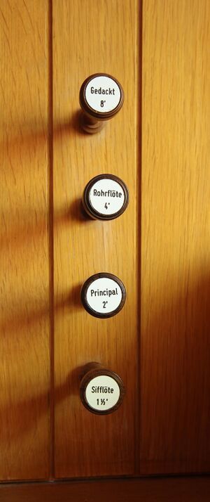 Marburg, Thomaskirche, kath Thomaskapelle, Orgel, Register.JPG