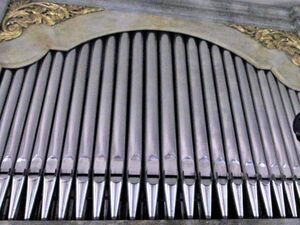 Mariä Himmelfahrt Hetzlos, Orgel.JPG