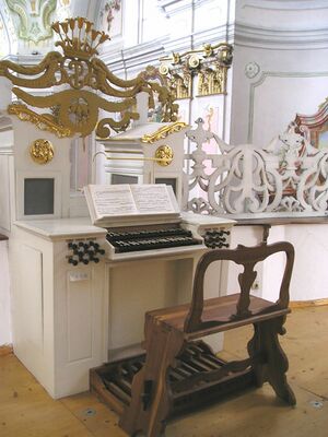 Maria Langegg Spieltisch.jpg