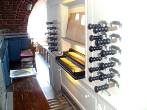 Marienhafe, St. Marien Spieltisch.JPG