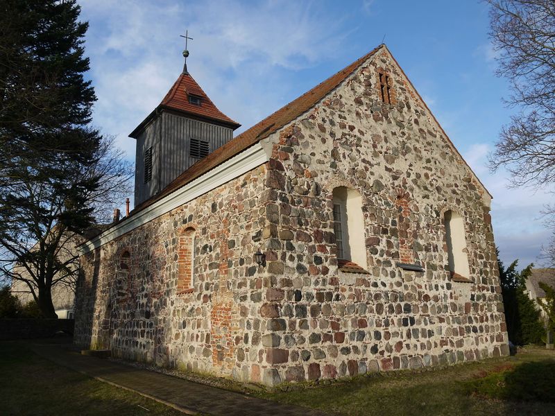Datei:Mehrow Dorfkirche.JPG