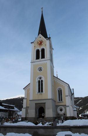 Mittelberg-Riezlern, Mariä Opferung, Außenansicht Kirche.jpg