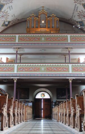 Mittelberg-Riezlern, Mariä Opferung, Kirchenschiff.jpg