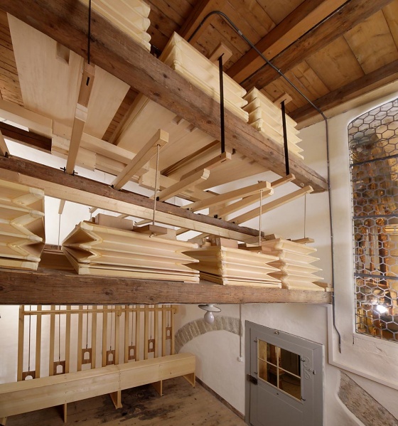 Datei:Muri Klosterkirche Hauptorgel Balganlage.jpg