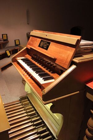 Muthmannsdorf Spieltisch.jpg