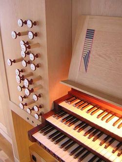 Nürtingen St. Laurentius Spieltisch.jpg