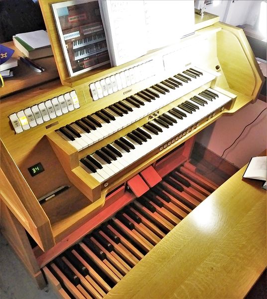 Datei:Neubiberg, Unikirche der Bundeswehr (4).jpg