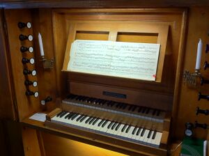 Neuenkirchen auf Rügen Maria Magdalena Spieltisch Knauforgel.JPG