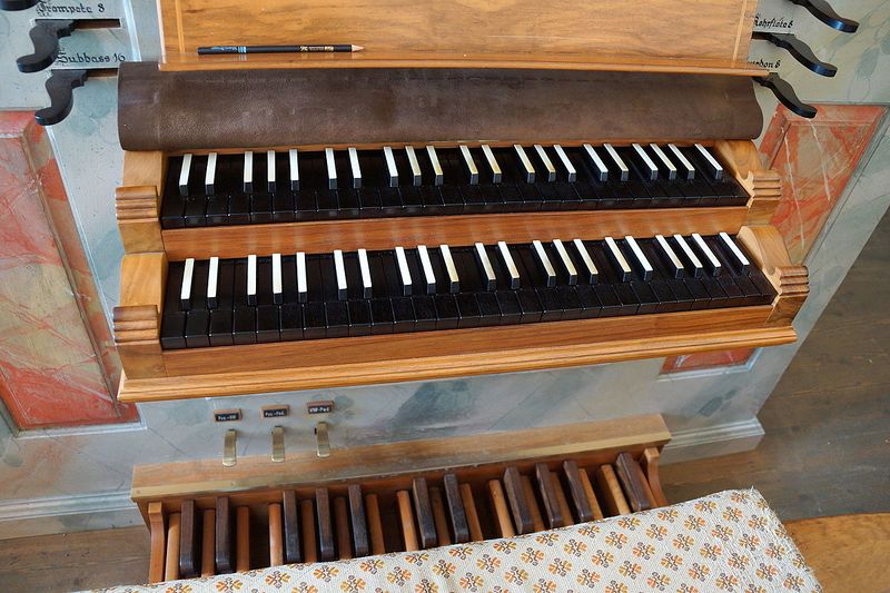 Datei:Neumarkt Oberpfalz Spieltisch.jpg