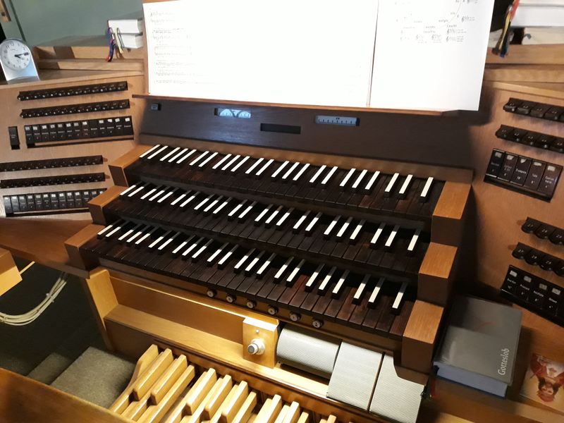 Datei:Niederselters, St. Christopherus, Spieltisch.jpg