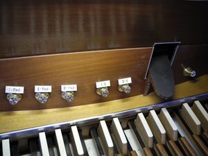 Nuernberg-Woehrd, St. Bartholomaeus, Pedal.JPG