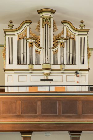 Oberbieber EvKirche Kleuker Orgel.jpg