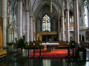 Oberhausen Osterfeld St Pankratius Ansicht vom Kirchenschiff.jpg