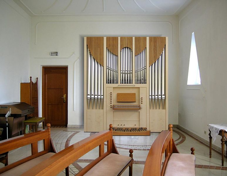 Datei:Obermais Salvatorianerinnen Orgel.jpg