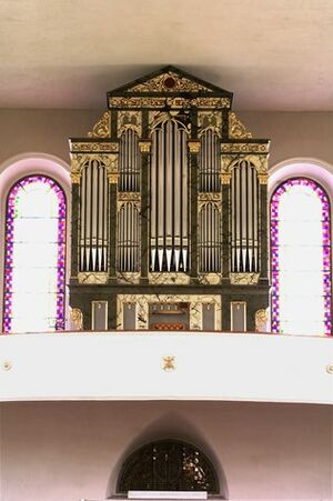 Oberurnen Dreifaltigkeitskirche Orgel.jpg