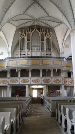 Orgel im Raum.JPG
