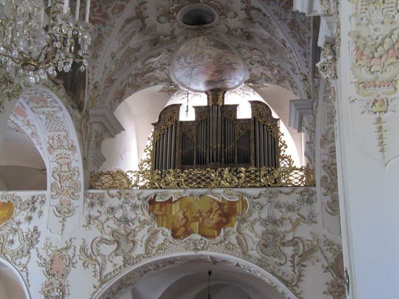 Datei:Ossiach Stiftskirche Prospekt.JPG