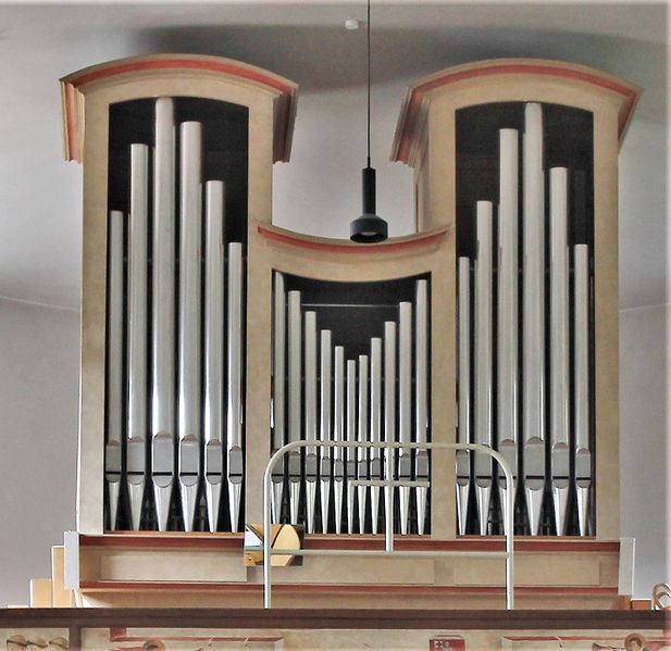 Datei:Ottobrunn, St. Otto (Kerssenbrock) (1).jpg