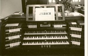 Plauen, Erlöserkirche,Spieltisch.jpg