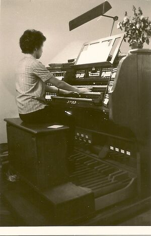 Plauen, Erlöserkirche, Spieltisch.jpg