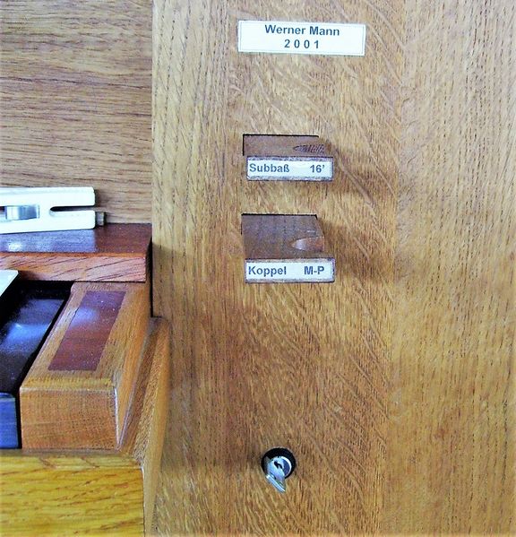 Datei:Plochingen, Neuapostolische Kirche (2).JPG