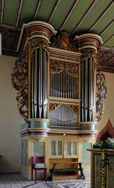 Datei:Röttler Kirche Prospekt.jpg