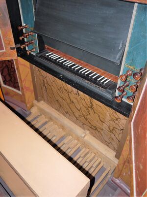 Rühstädt, Dorfkirche, Spieltisch.JPG