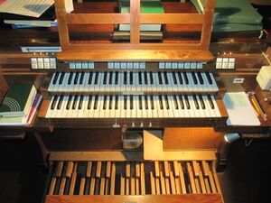 Rabenau-Oelsa, Dorfkirche, Spieltisch.JPG