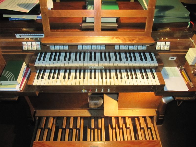 Datei:Rabenau-Oelsa, Dorfkirche, Spieltisch.JPG