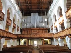 Radebeul, Friedenskirche (Hauptorgel).JPG