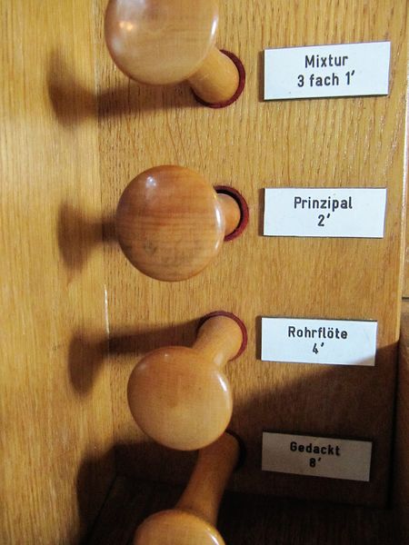 Datei:Radebeul, Friedenskirche (Positiv), Register.JPG