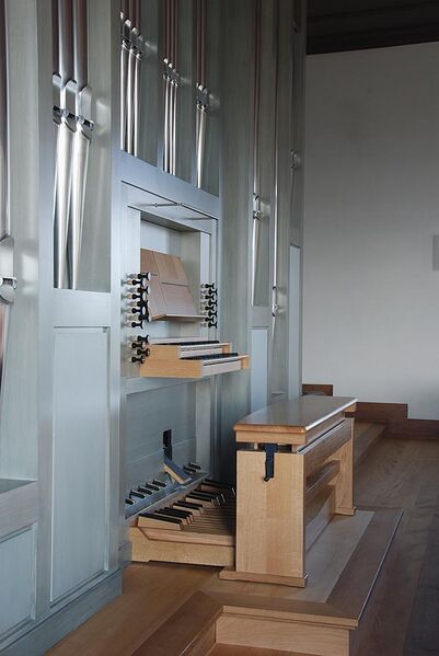 Datei:Rheinau Bergkirche Spieltisch.jpg