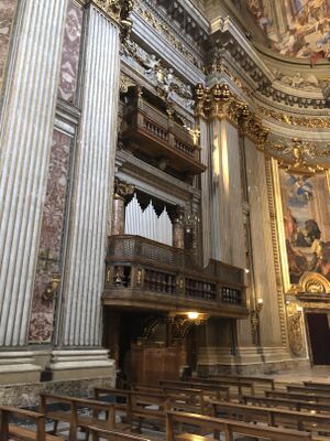 Rom, Sant Ignazio, linkes Gehäuse und Spieltisch.JPG