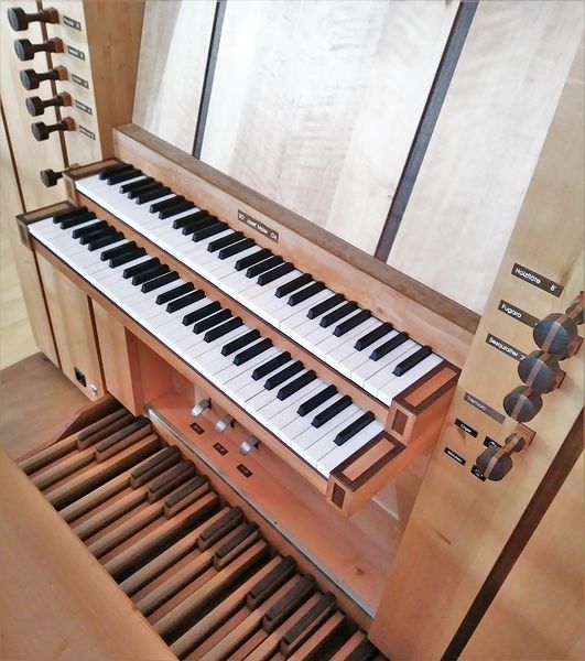 Datei:Rosenheim, Apostelkirche (4).jpg