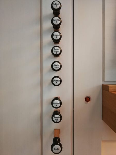 Datei:Rosenheim, Neuapostolische Kirche (4).jpg