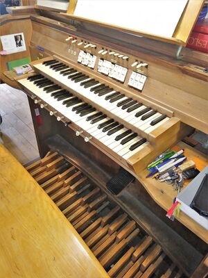 Rosenheim-Fürstätt, Rosenkranzkönigin (Stöberl-Orgel) (2).jpg