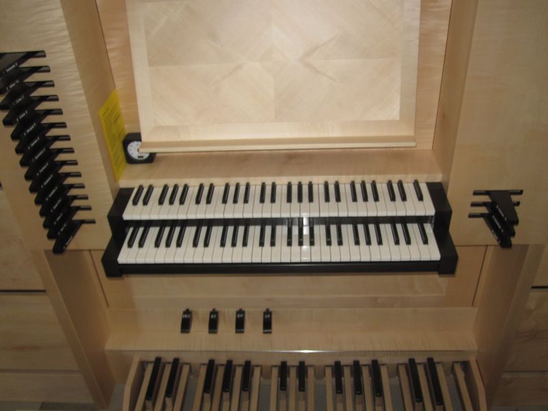 Datei:Rottweil Ruhe-Christi-Kirche Spieltisch.JPG