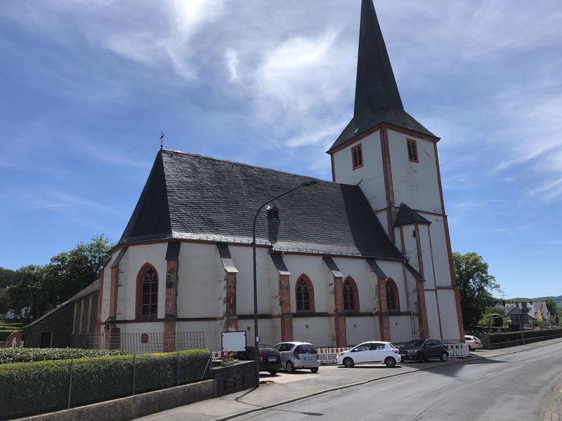 Datei:Schönecken Leodegar Außen.jpeg