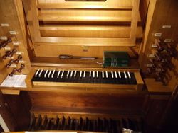 Schönefeld-Großziethen, Dorfkirche, Spieltisch.JPG