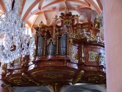 Scheibbs St. Maria Magdalena Innen Orgel Prospekt.JPG