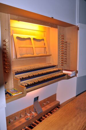 Schiltach, Evangelische Stadtkirche, Heintz-Orgel-Spieltisch.jpg