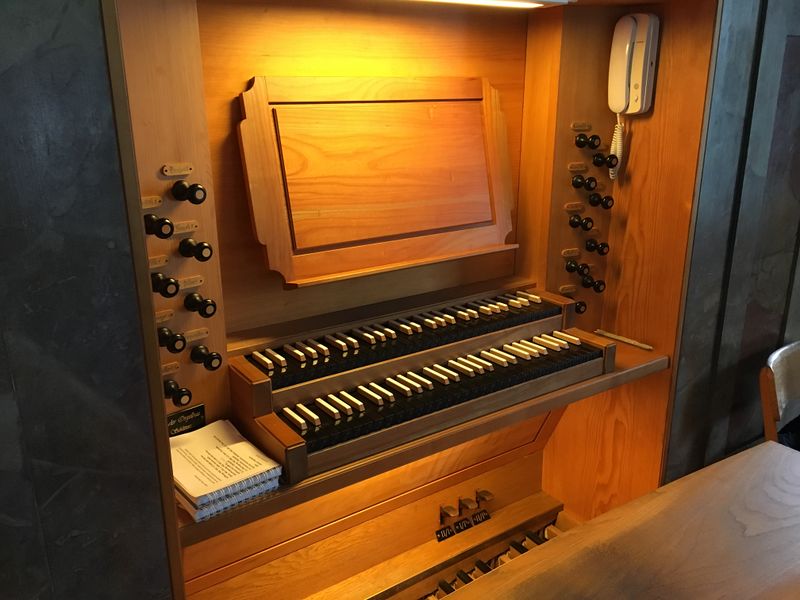 Datei:Schlitters St Martin Spieltisch.JPG