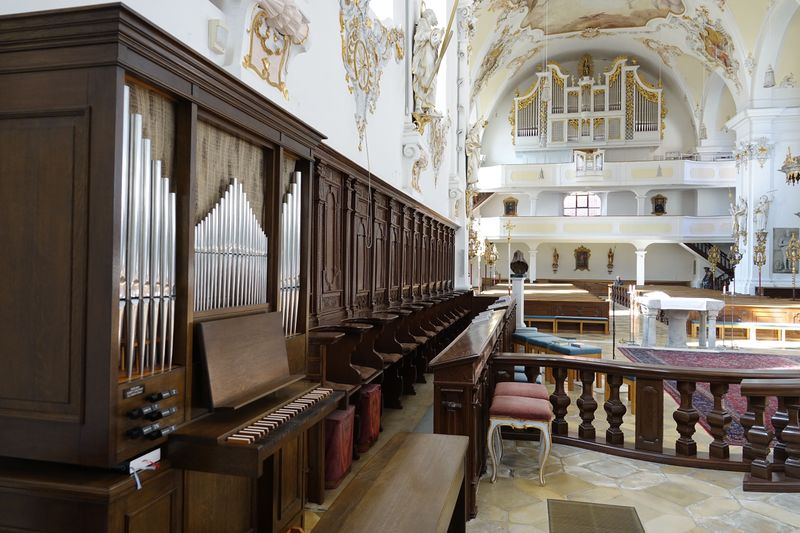 Datei:Schongau, Mariae Himmelfahrt, Hauptorgel-Chororgel.jpg
