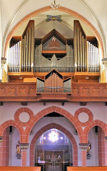 Datei:Schwalbach (Saar), St. Martinneu.jpg