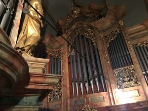 Schwaz Stadtpfarrkirche Angefügter Prospektteil.JPG