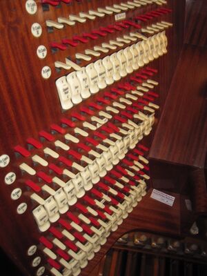 Seifhennersdorf, Kreuzkirche, Spieltisch(3).JPG