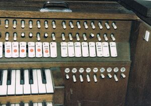 Sendenhorst, St Martin, Hauptorgel, alter Spieltisch 3.jpg